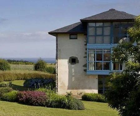 منزل ريفي Torre De Villademoros *