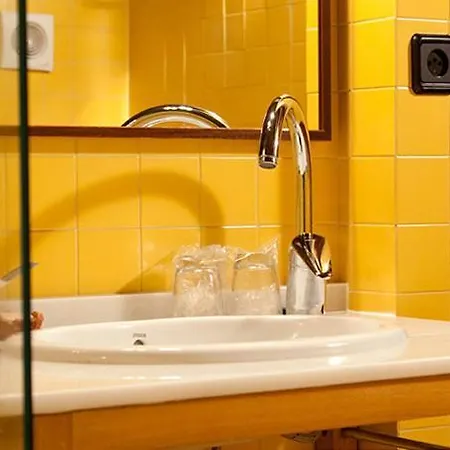 منزل ريفي Torre De Villademoros لواركا